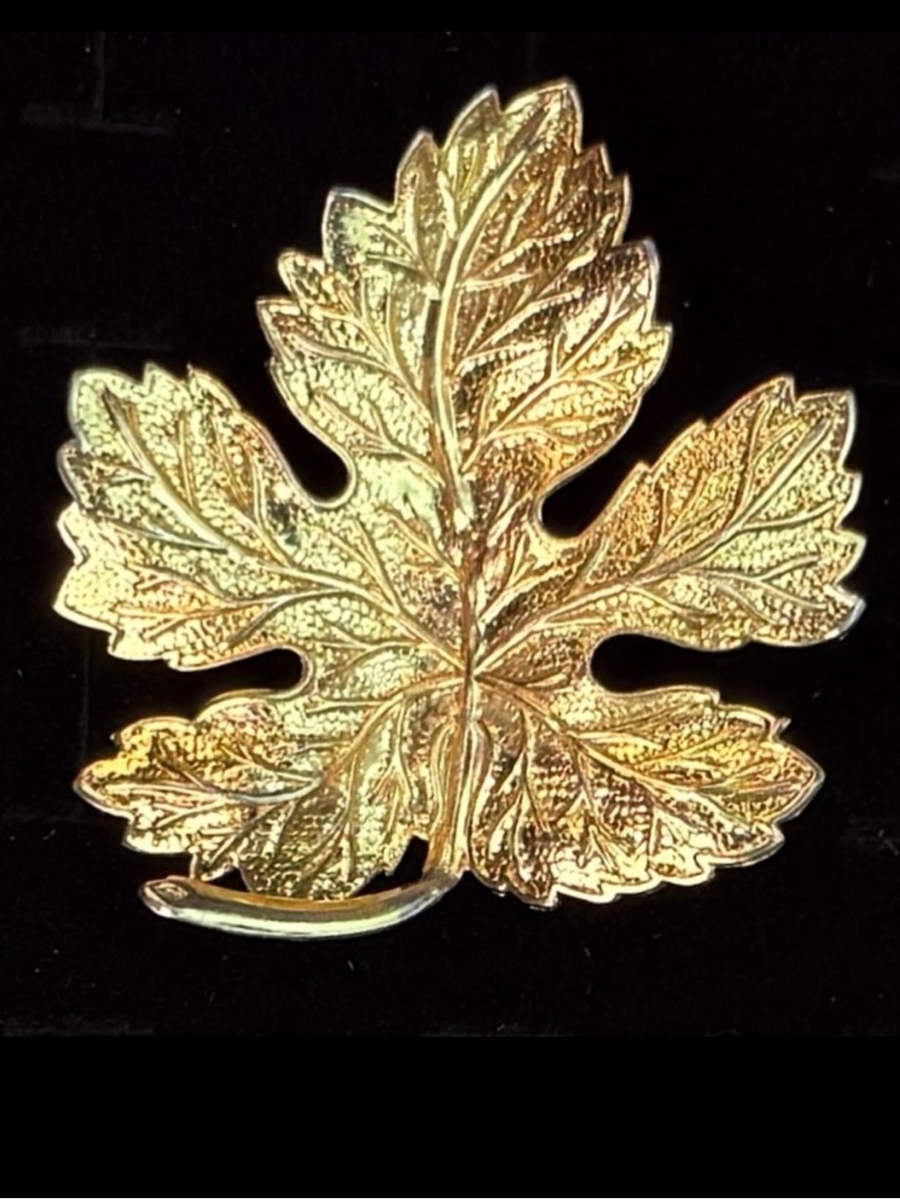 Goldtone lightweight Leaf design, vintage brooch